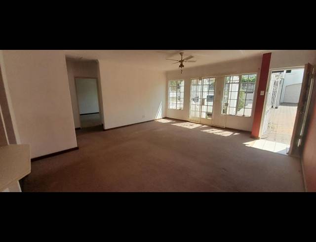 2 BEDROOM TOWNHOUSE FOR SALE IN DIE HOEWES